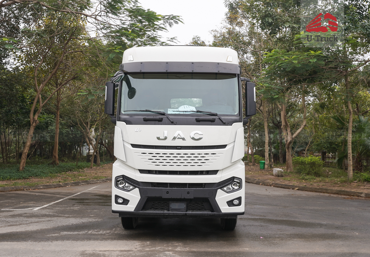 Xe đầu kéo JAC Q7 420 cầu láp