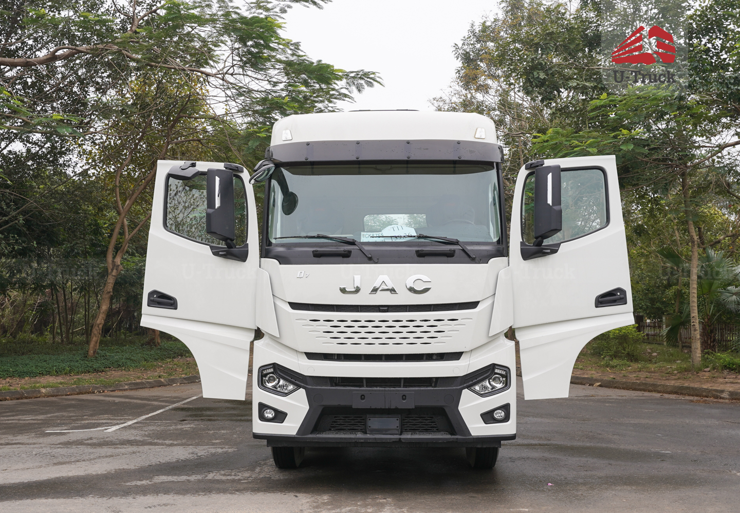 Xe đầu kéo JAC Q7 420 cầu láp