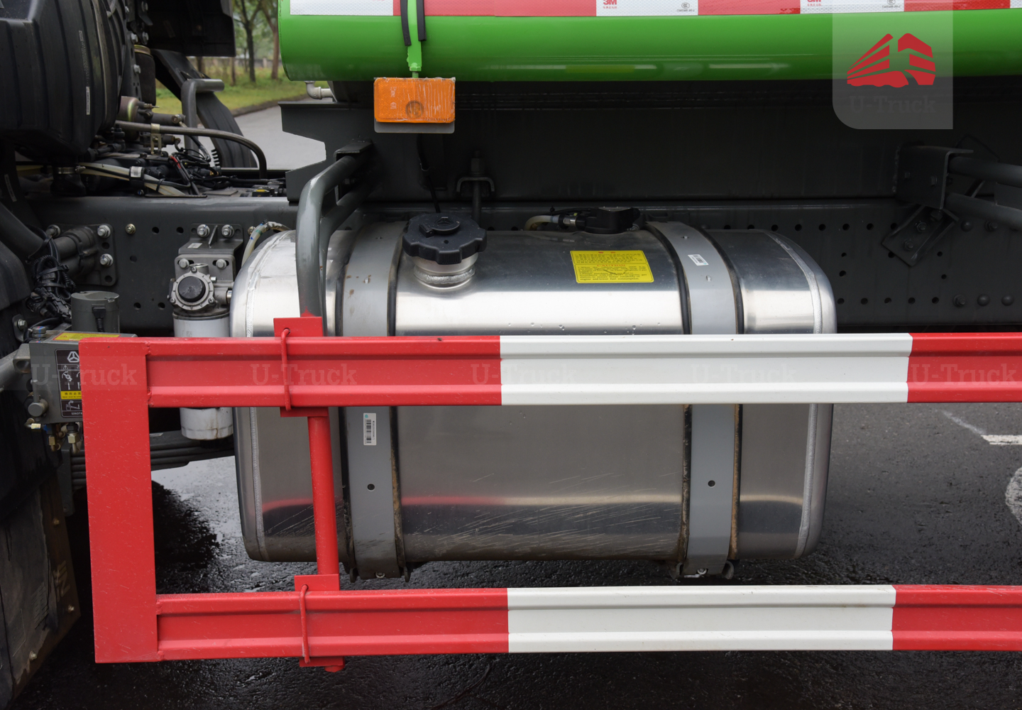 Xe phun nước HOWO NX 6X4 13M3