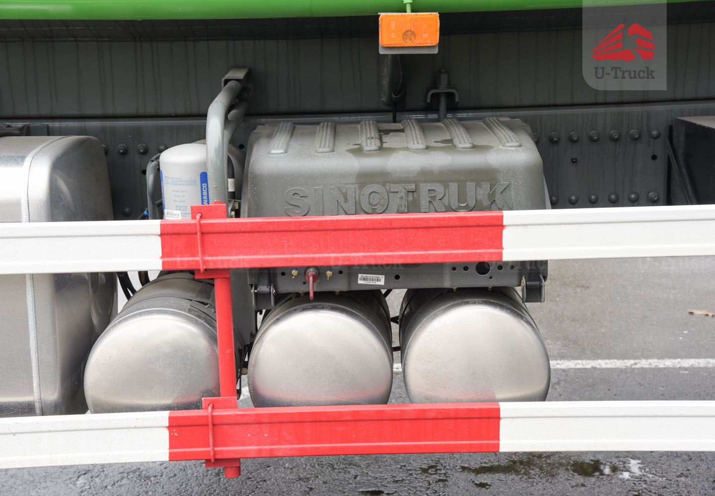 Xe phun nước HOWO NX 8X4 17M3