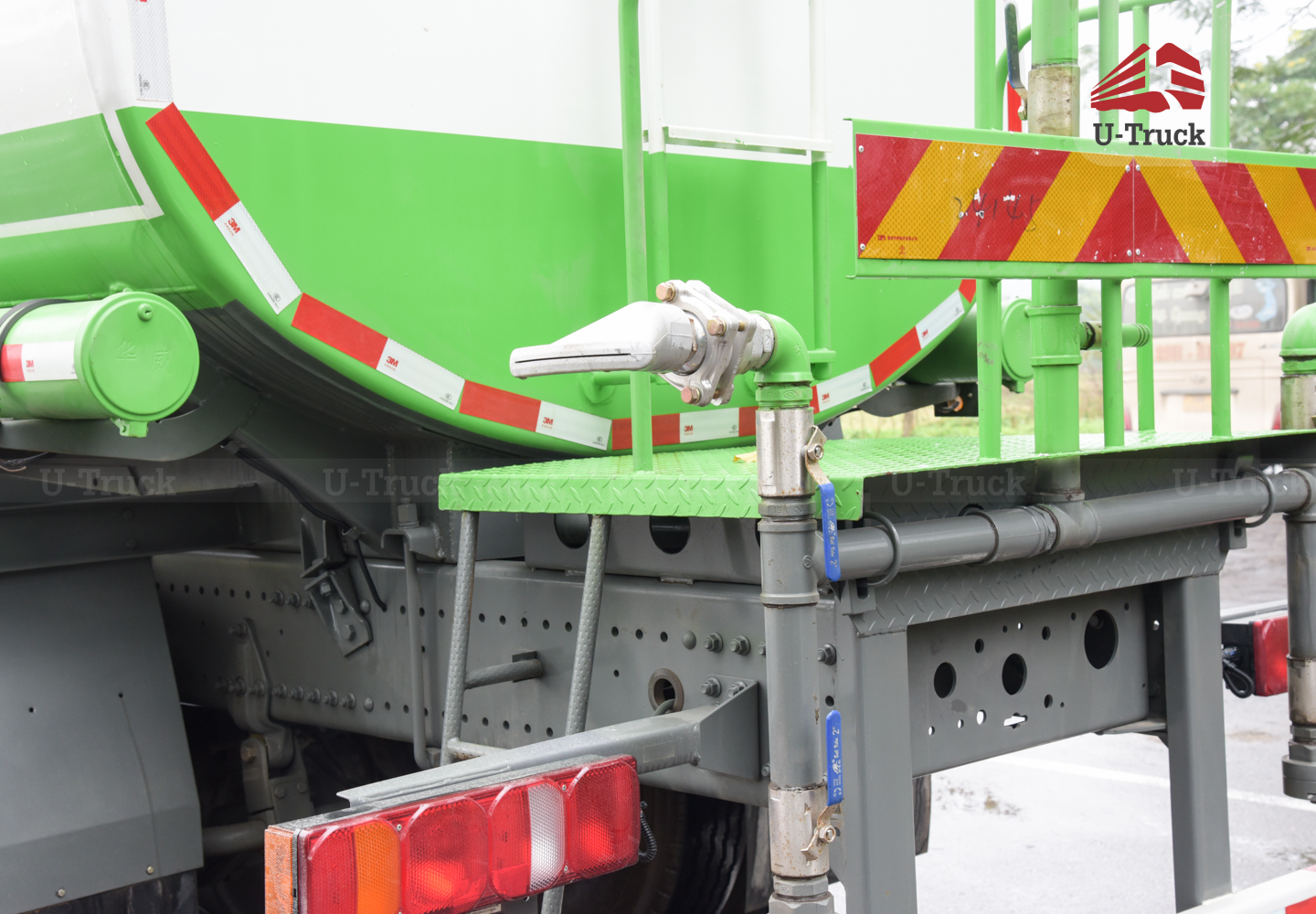 Xe phun nước HOWO NX 8X4 17M3