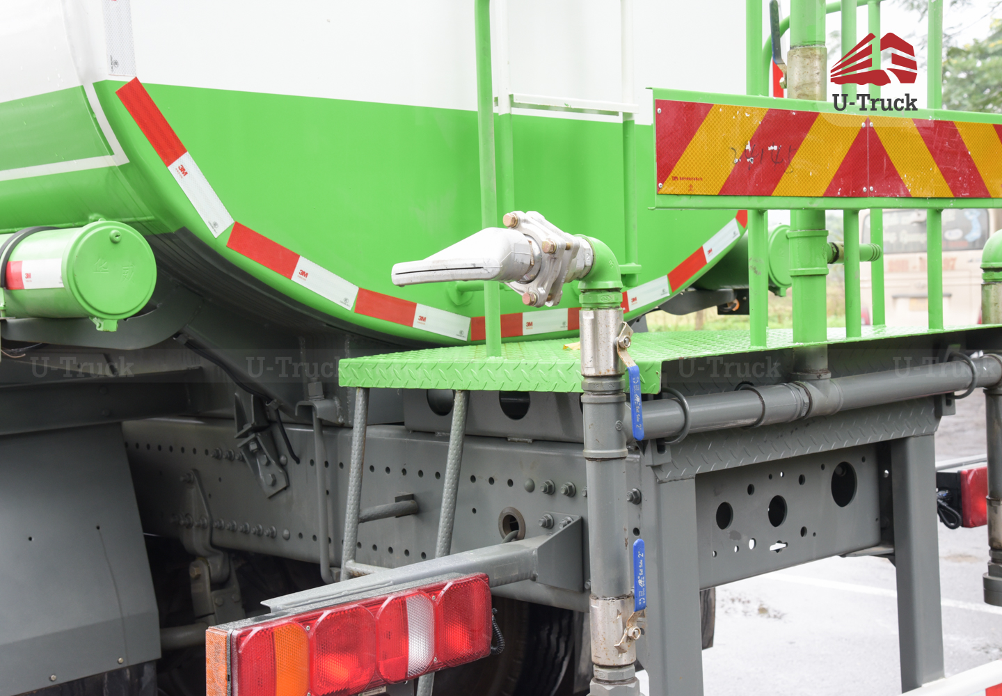 Xe phun nước HOWO NX 8X4 17M3