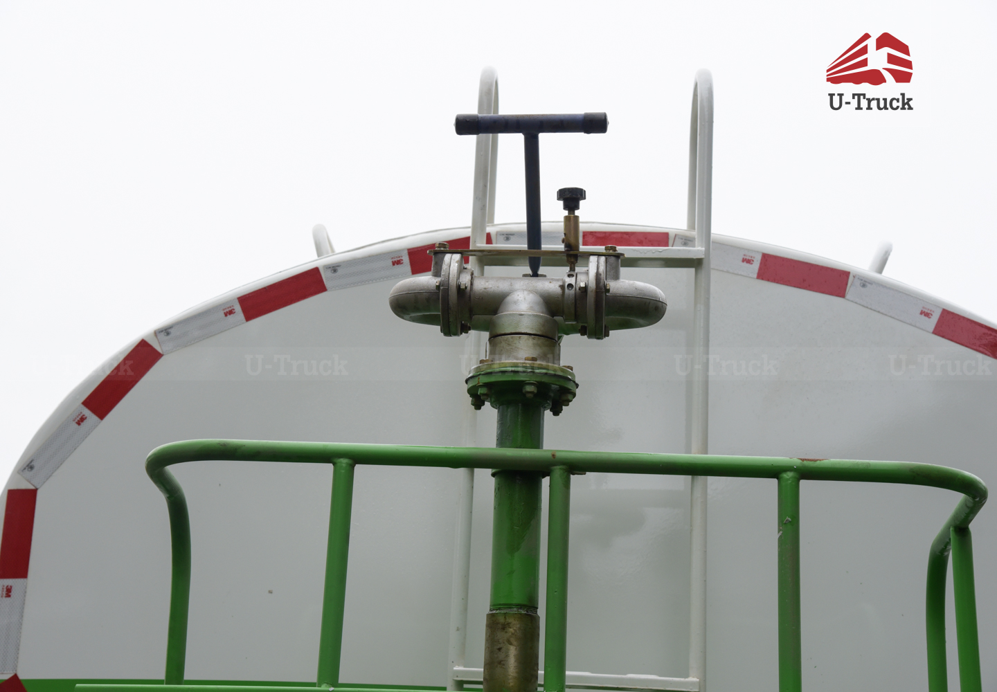 Xe phun nước HOWO NX 8X4 17M3