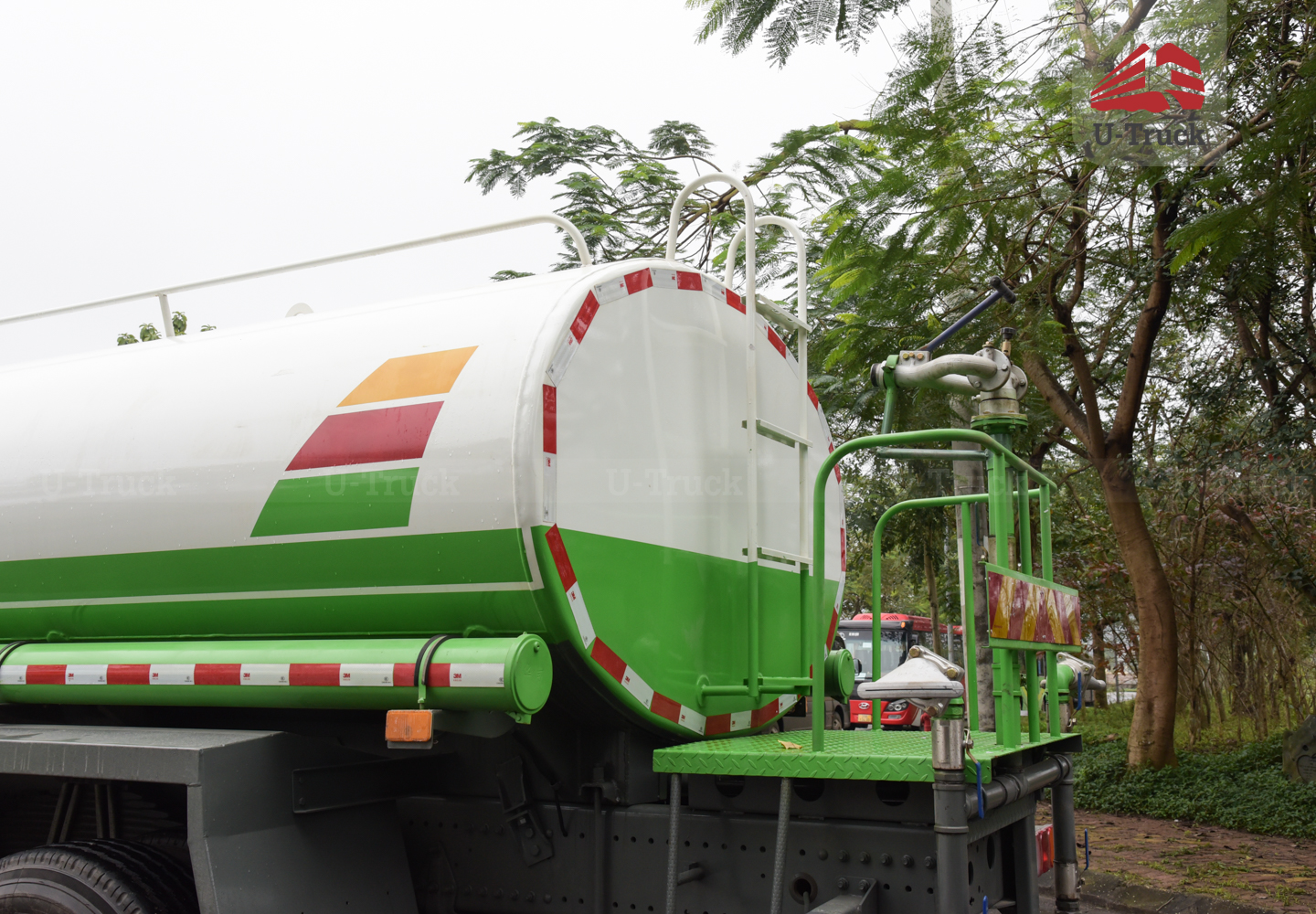 Xe phun nước HOWO NX 8X4 17M3