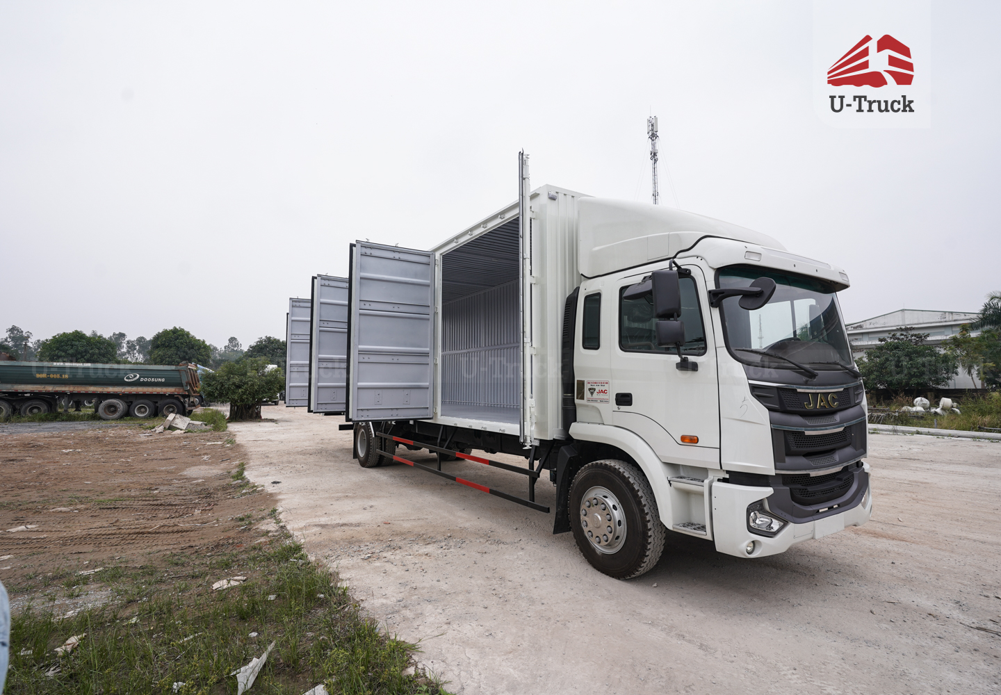 Xe tải JAC A5 4×2 thùng công pallet 3CH 10M