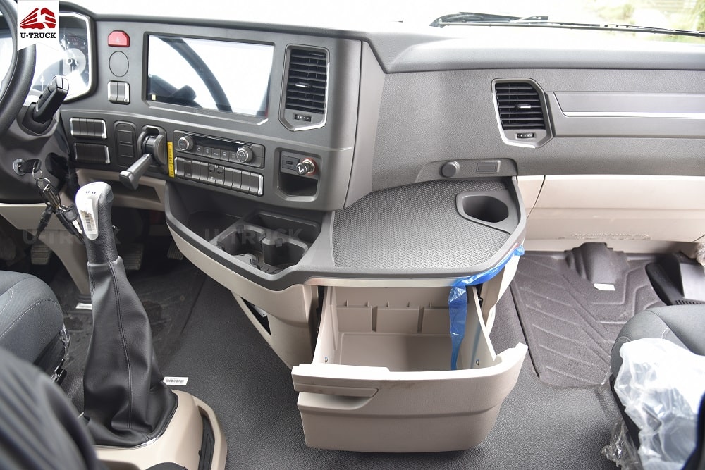 Xe Tải HOWO MAX 350 8X4 Khung mui Nhập Khẩu 9M7