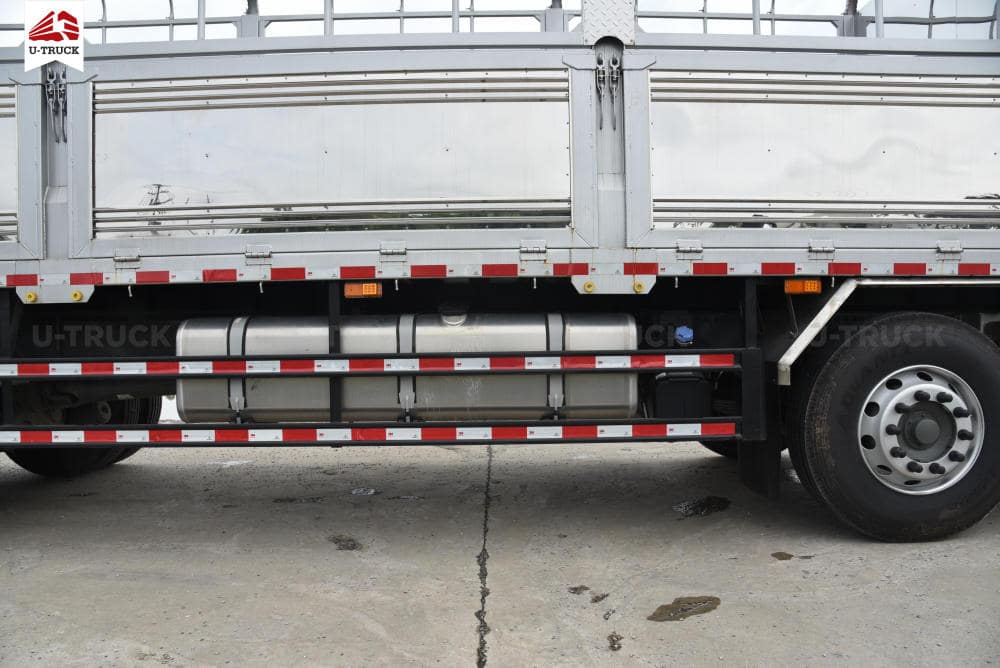 Xe Tải HOWO MAX 350 8X4 Khung mui Nhập Khẩu 9M7