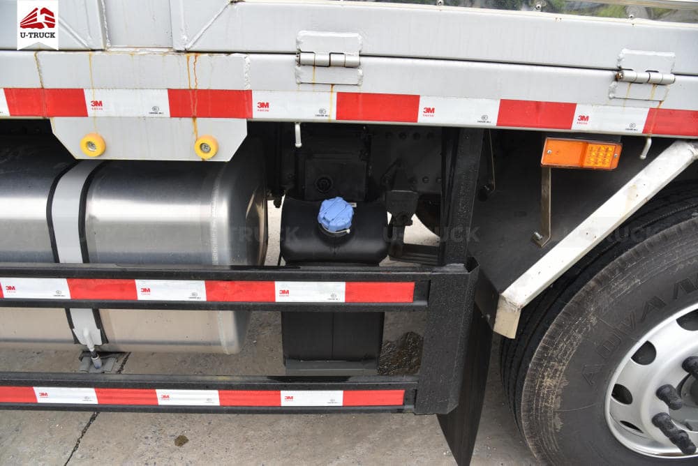 Xe Tải HOWO MAX 350 8X4 Khung mui Nhập Khẩu 9M7