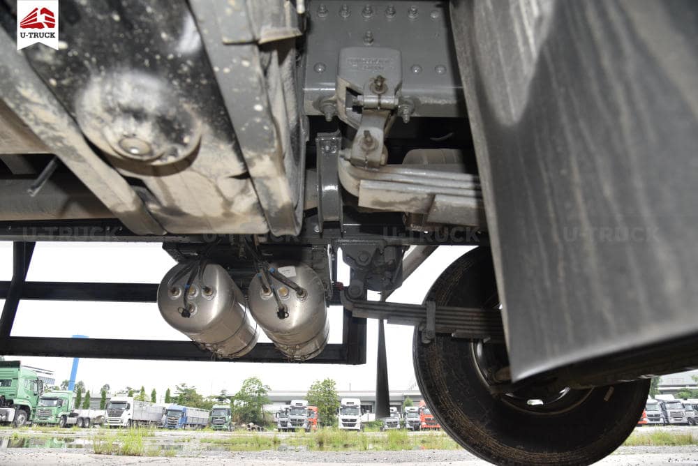 Xe Tải HOWO MAX 350 8X4 Khung mui Nhập Khẩu 9M7