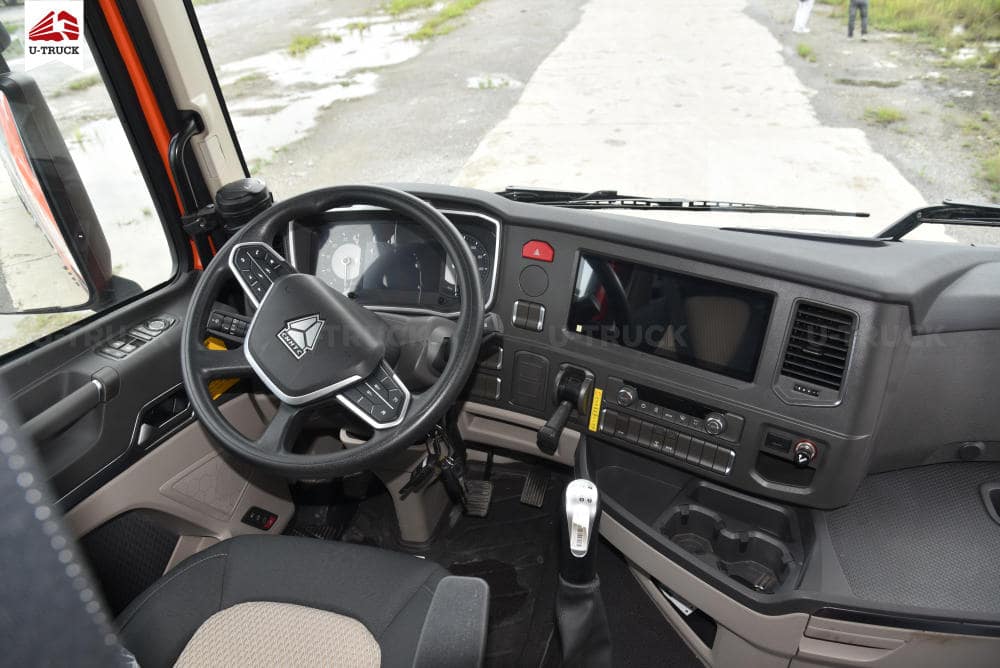 Xe Tải HOWO MAX 350 8X4 Khung mui Nhập Khẩu 9M7