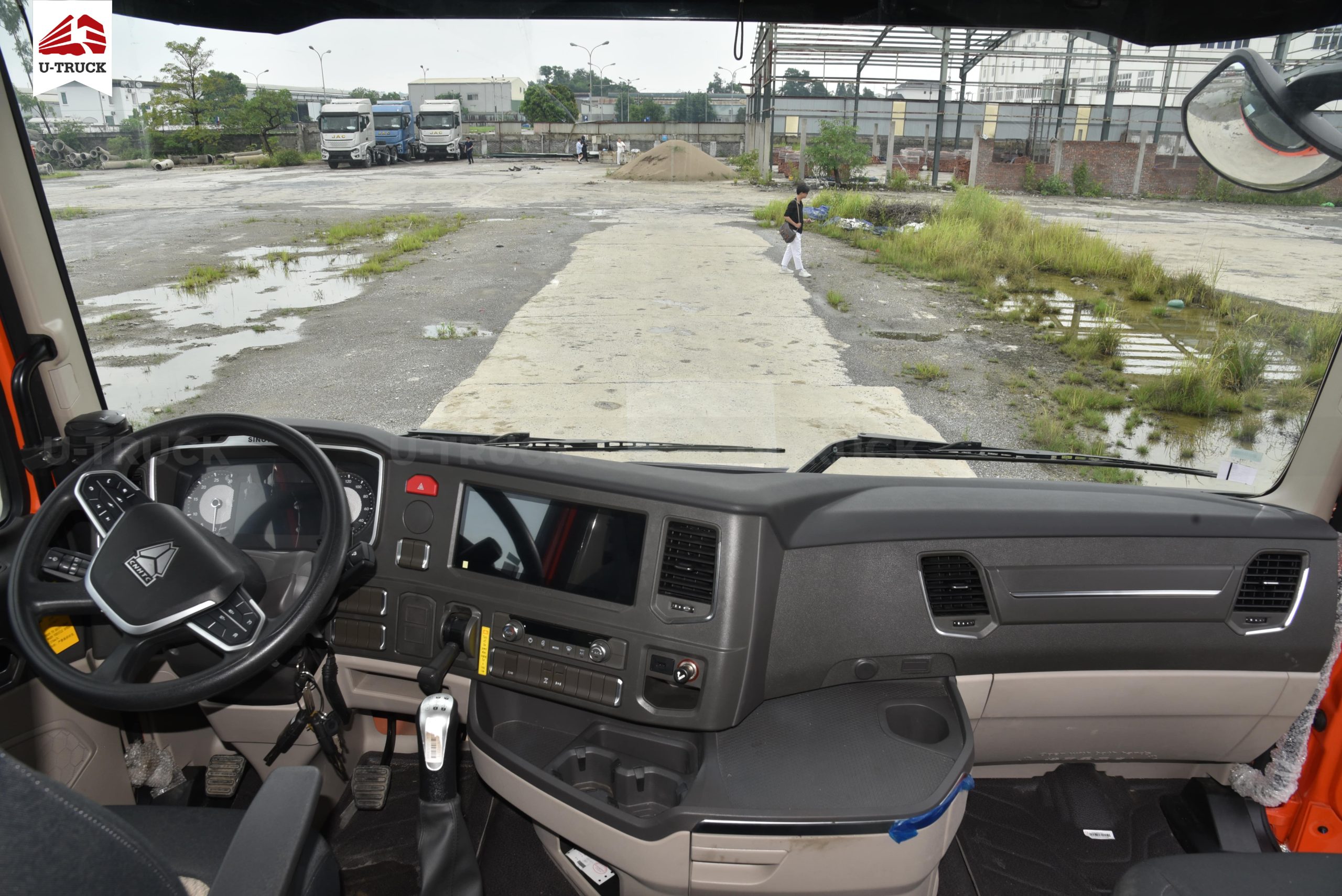 Xe Tải HOWO MAX 350 8X4 Khung mui Nhập Khẩu 9M7