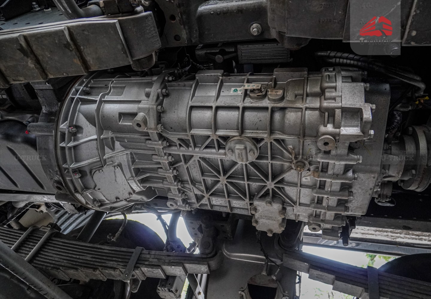 Xe tải thùng HOWO MAX 400 10×4 khung mui 9M7