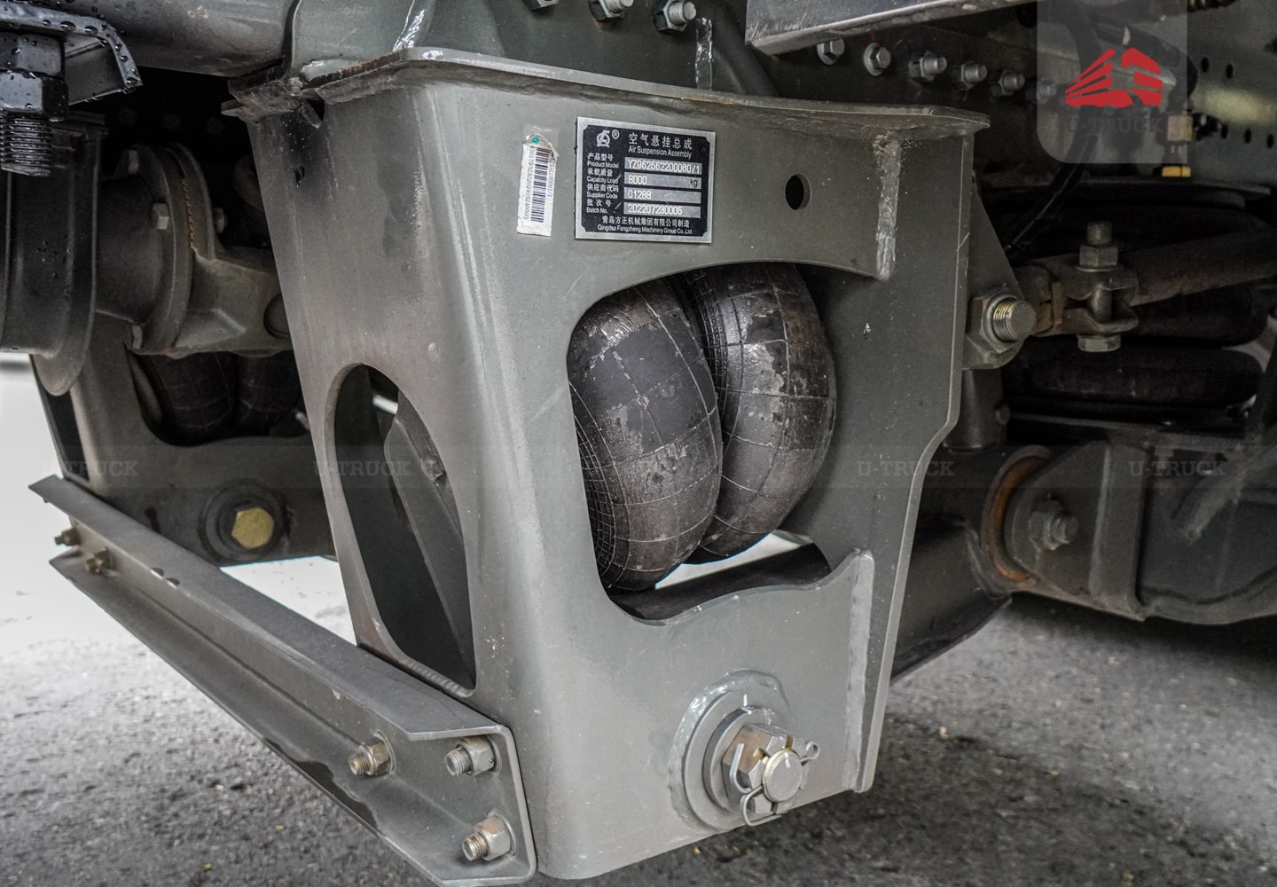 Xe tải thùng HOWO MAX 400 10×4 khung mui 9M7