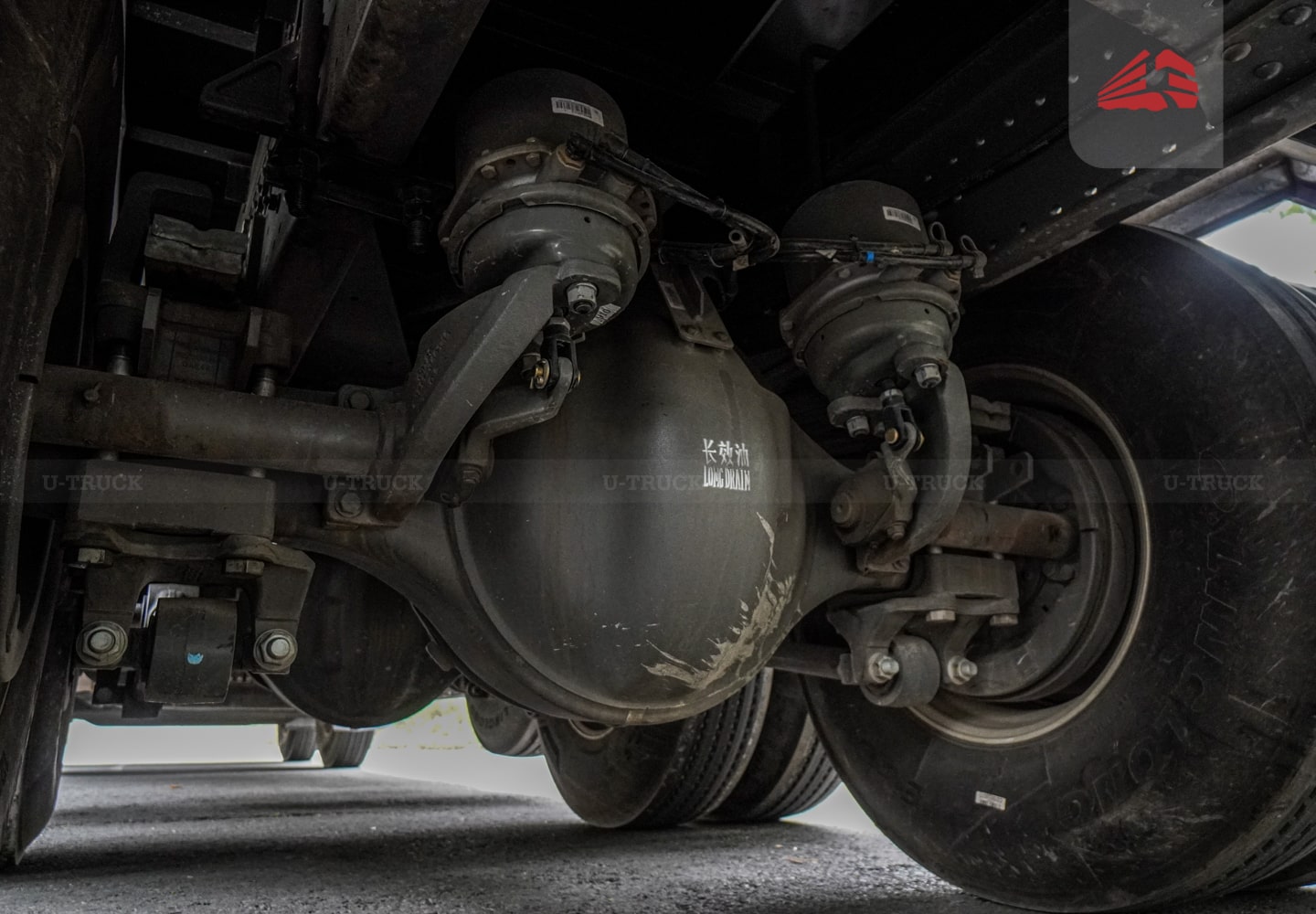 Xe tải thùng HOWO MAX 400 10×4 khung mui 9M7