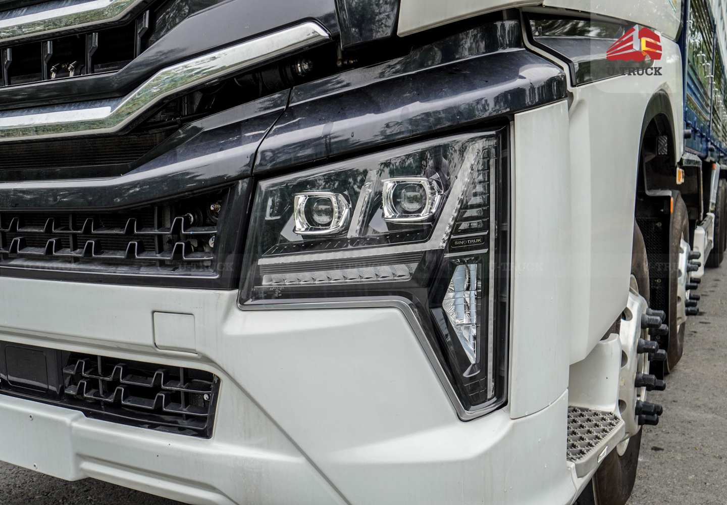 Xe tải thùng HOWO MAX 400 10×4 khung mui 9M7