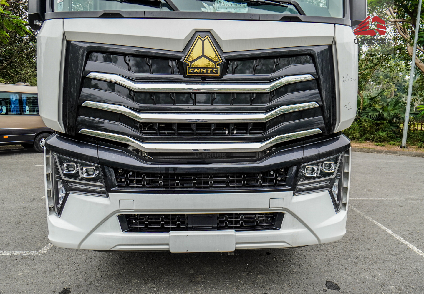 Xe tải thùng HOWO MAX 400 10×4 khung mui 9M7