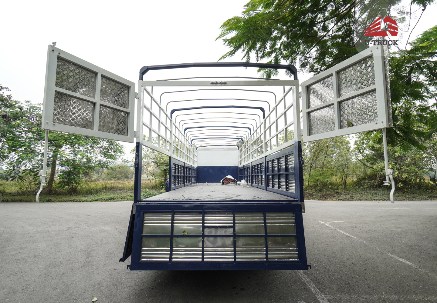 Xe tải thùng HOWO MAX 400 10×4 khung mui 9M7