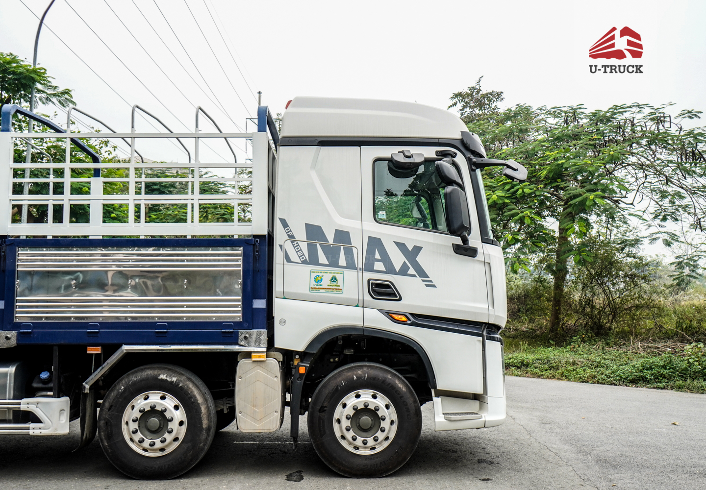 Xe tải thùng HOWO MAX 400 10×4 khung mui 9M7