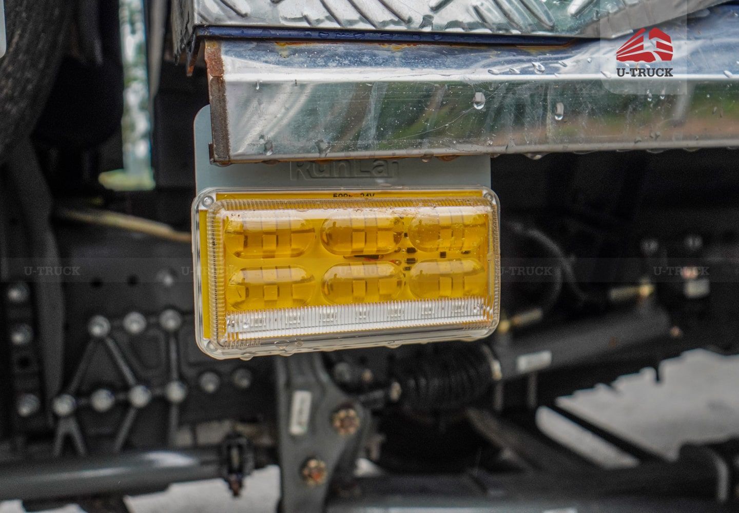 Xe tải thùng HOWO MAX 400 10×4 khung mui 9M7