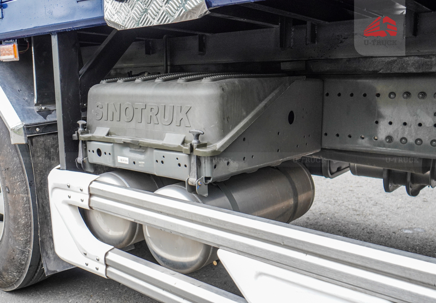 Xe tải thùng HOWO MAX 400 10×4 khung mui 9M7