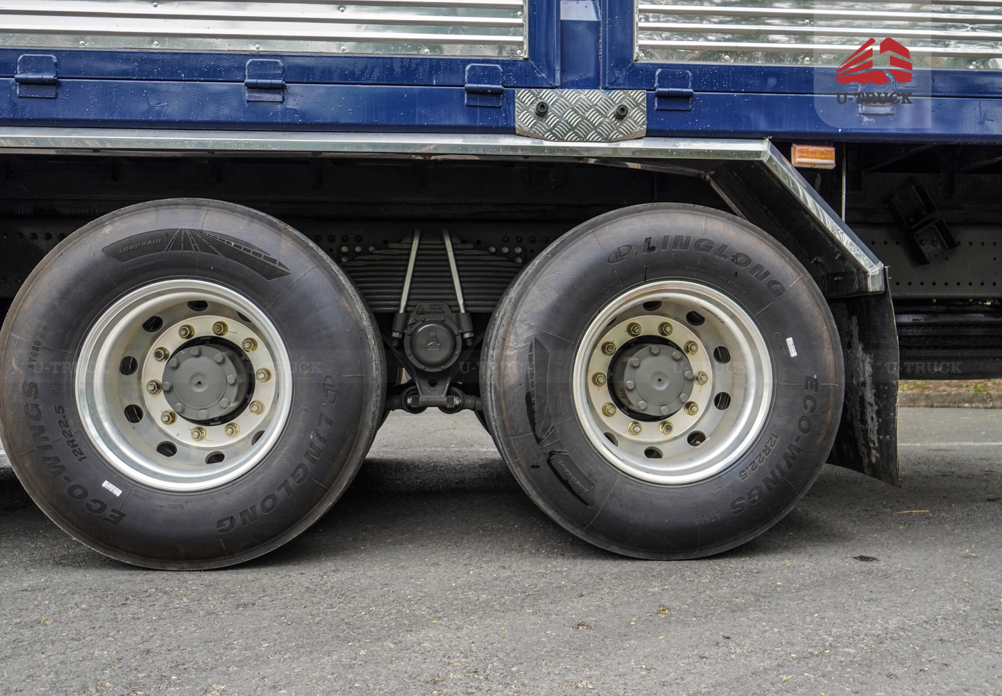 Xe tải thùng HOWO MAX 400 10×4 khung mui 9M7