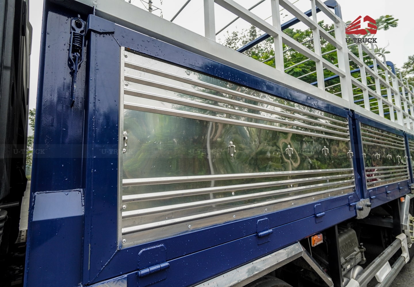 Xe tải thùng HOWO MAX 400 10×4 khung mui 9M7