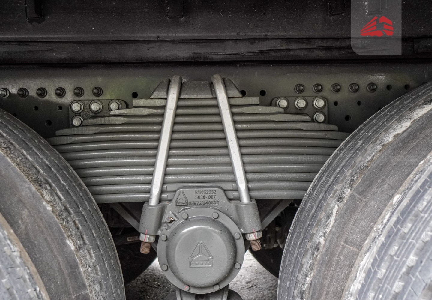 Xe tải thùng HOWO MAX 400 10×4 khung mui 9M7