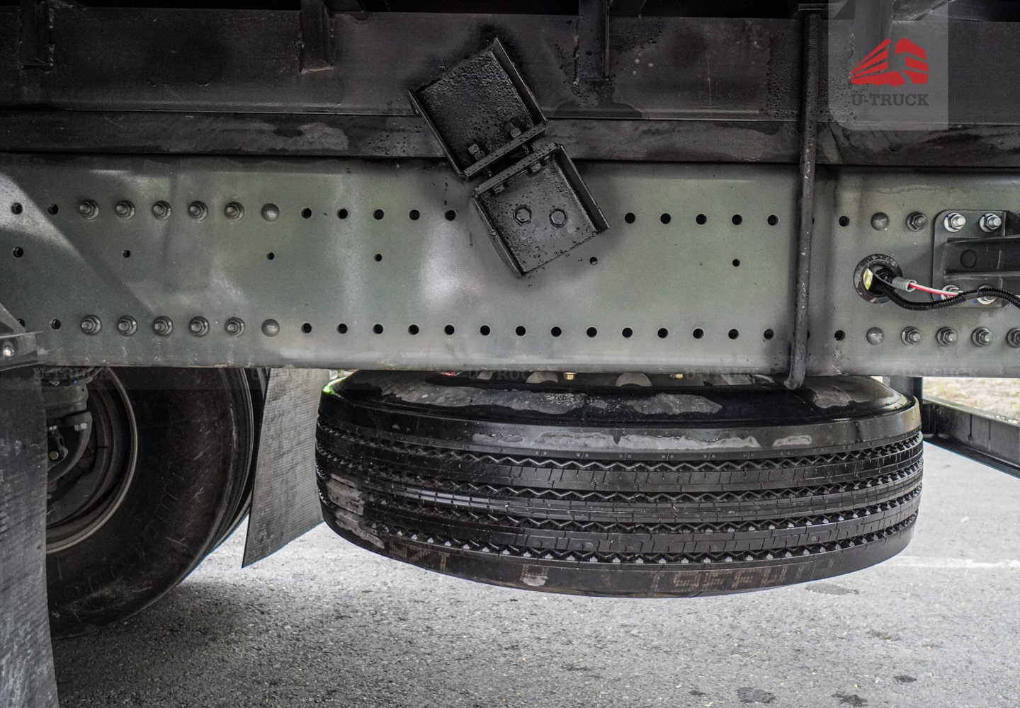 Xe tải thùng HOWO MAX 400 10×4 khung mui 9M7