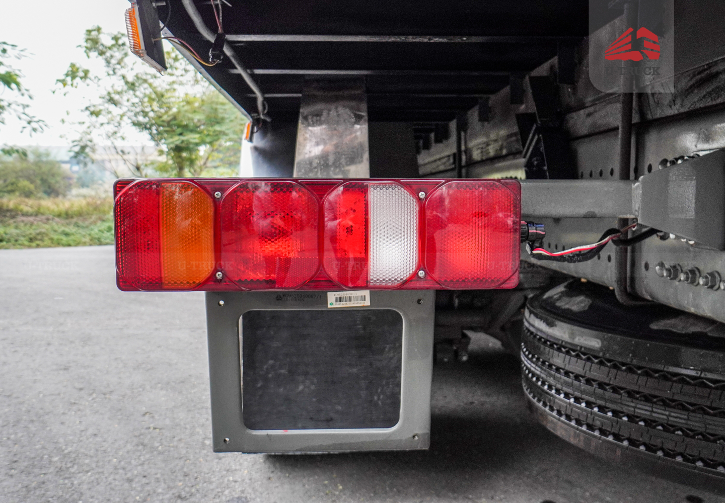 Xe tải thùng HOWO MAX 400 10×4 khung mui 9M7