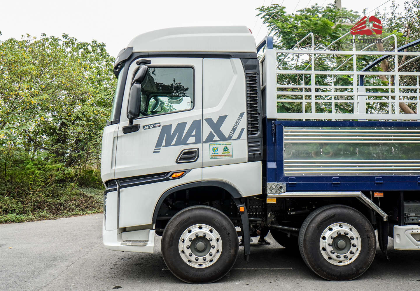 Xe tải thùng HOWO MAX 400 10×4 khung mui 9M7