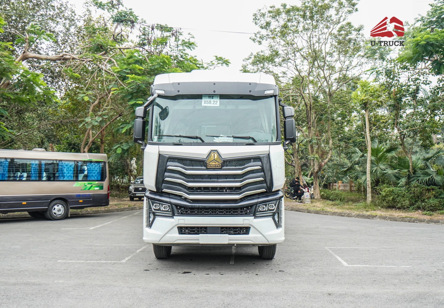 Xe tải thùng HOWO MAX 400 10×4 khung mui 9M7