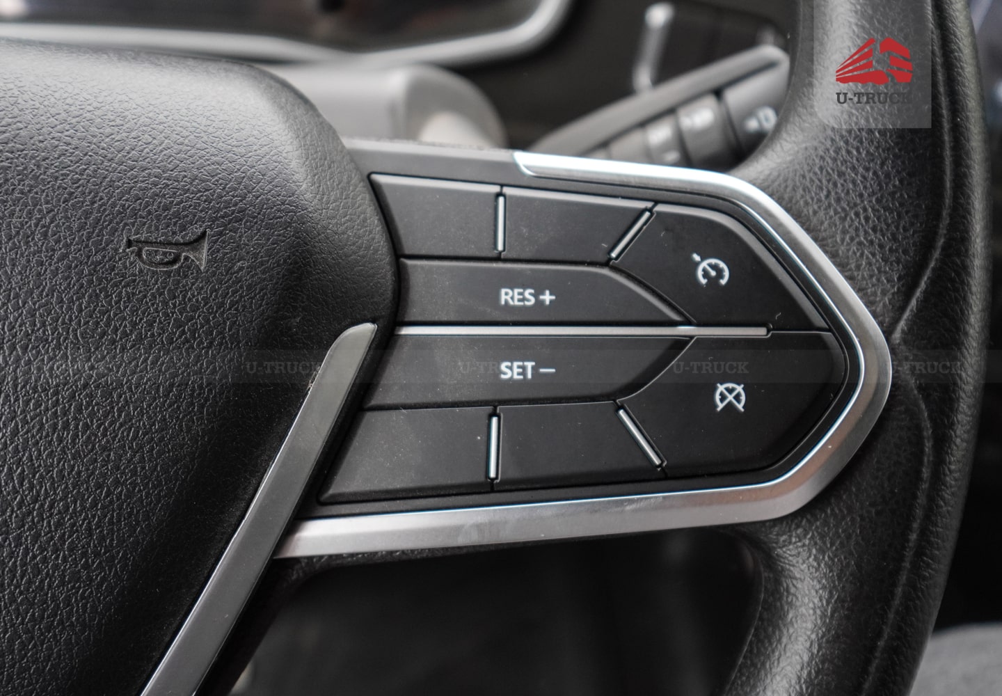 Xe tải thùng HOWO MAX 400 10×4 khung mui 9M7