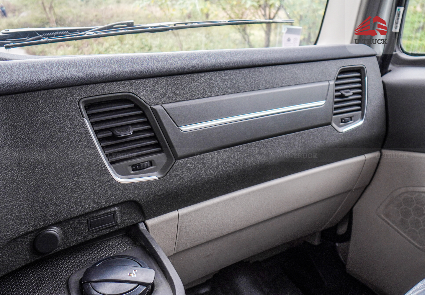 Xe tải thùng HOWO MAX 400 10×4 khung mui 9M7