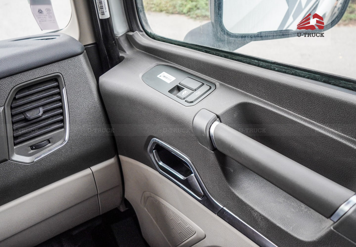 Xe tải thùng HOWO MAX 400 10×4 khung mui 9M7