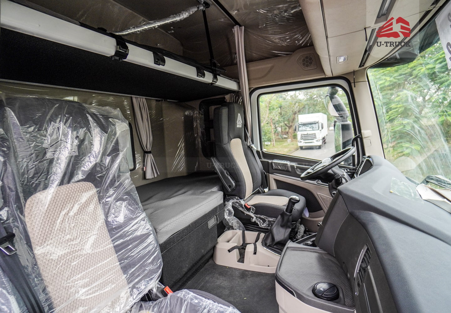 Xe tải thùng HOWO MAX 400 10×4 khung mui 9M7