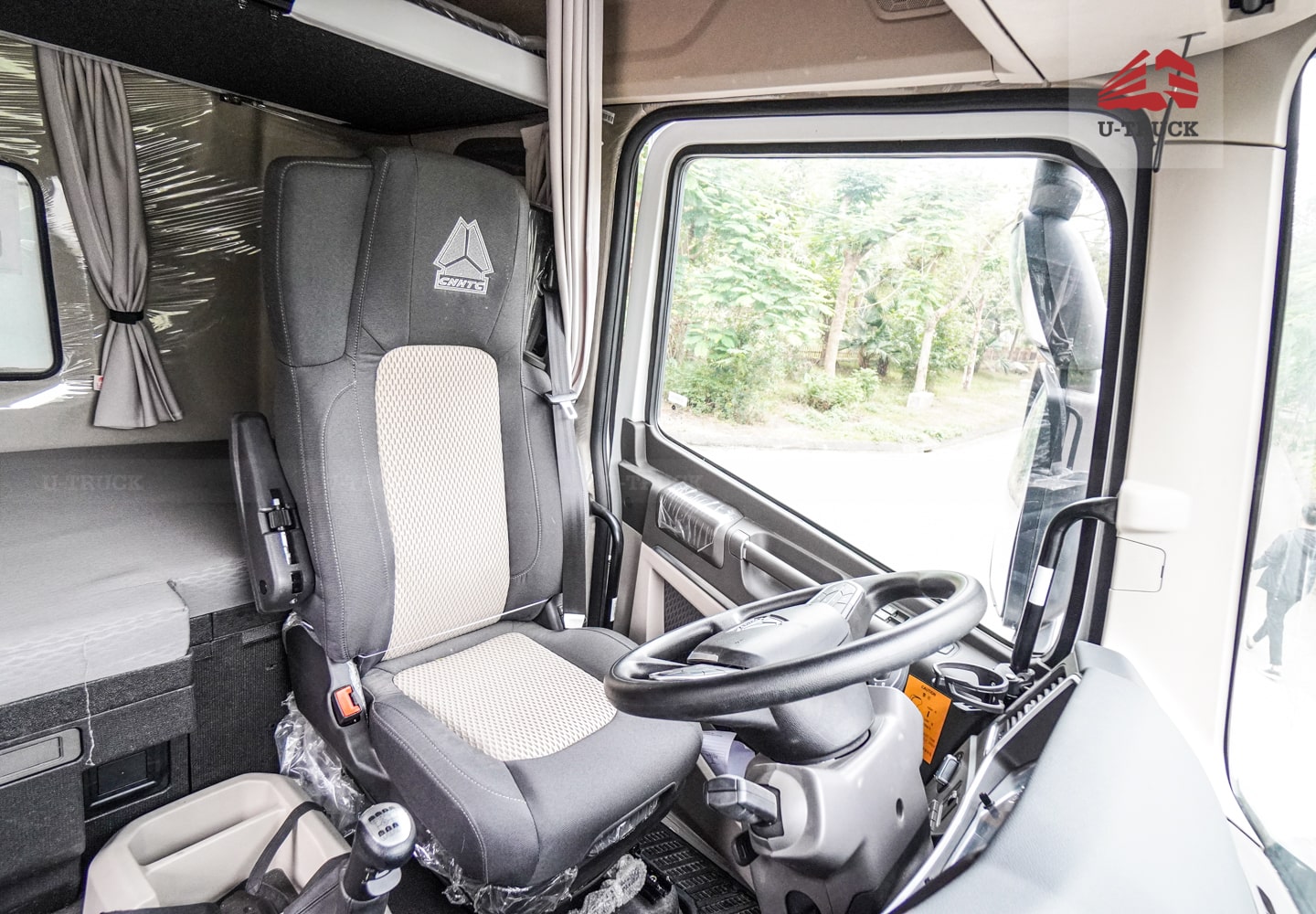 Xe tải thùng HOWO MAX 400 10×4 khung mui 9M7