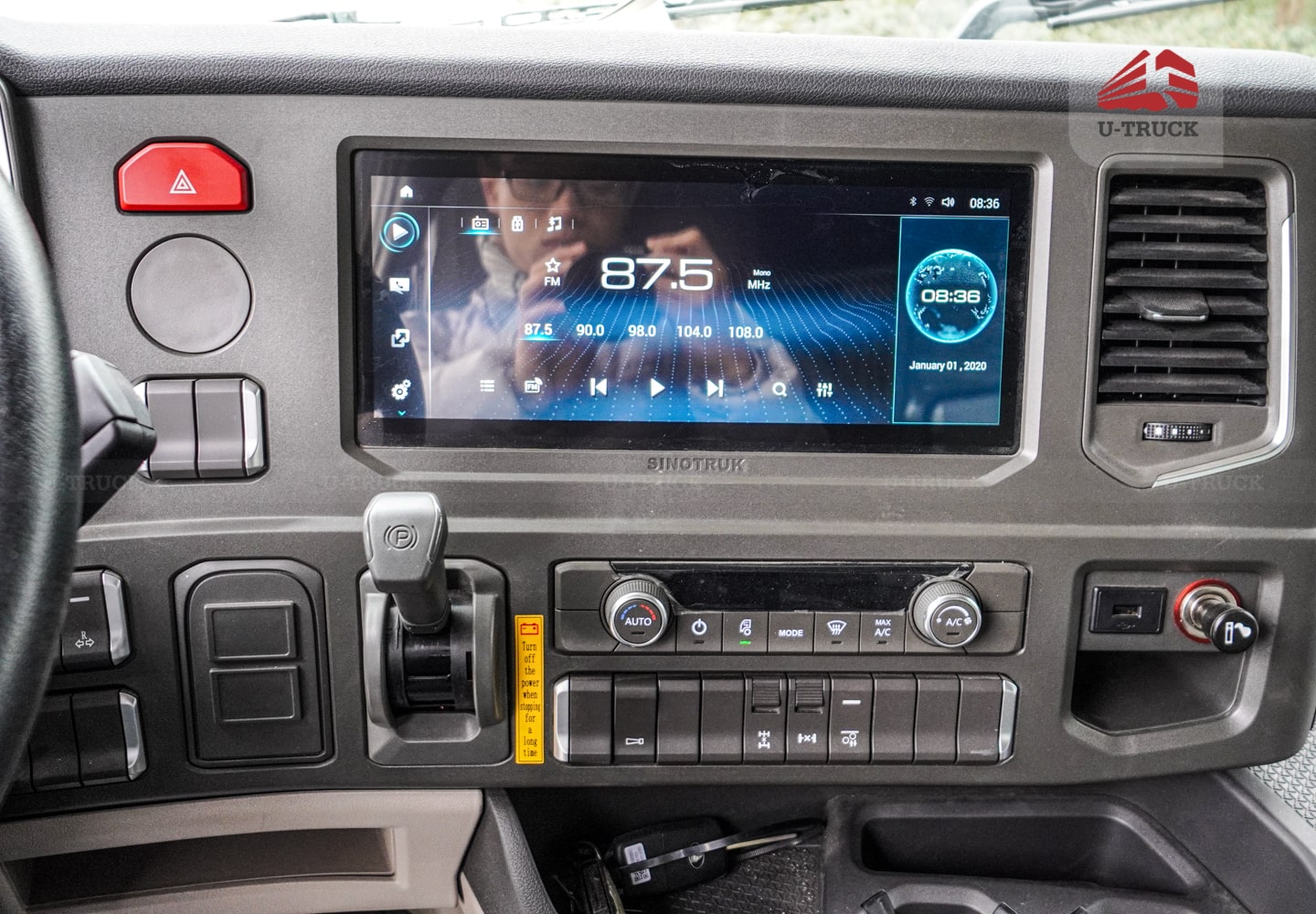 Xe tải thùng HOWO MAX 400 10×4 khung mui 9M7