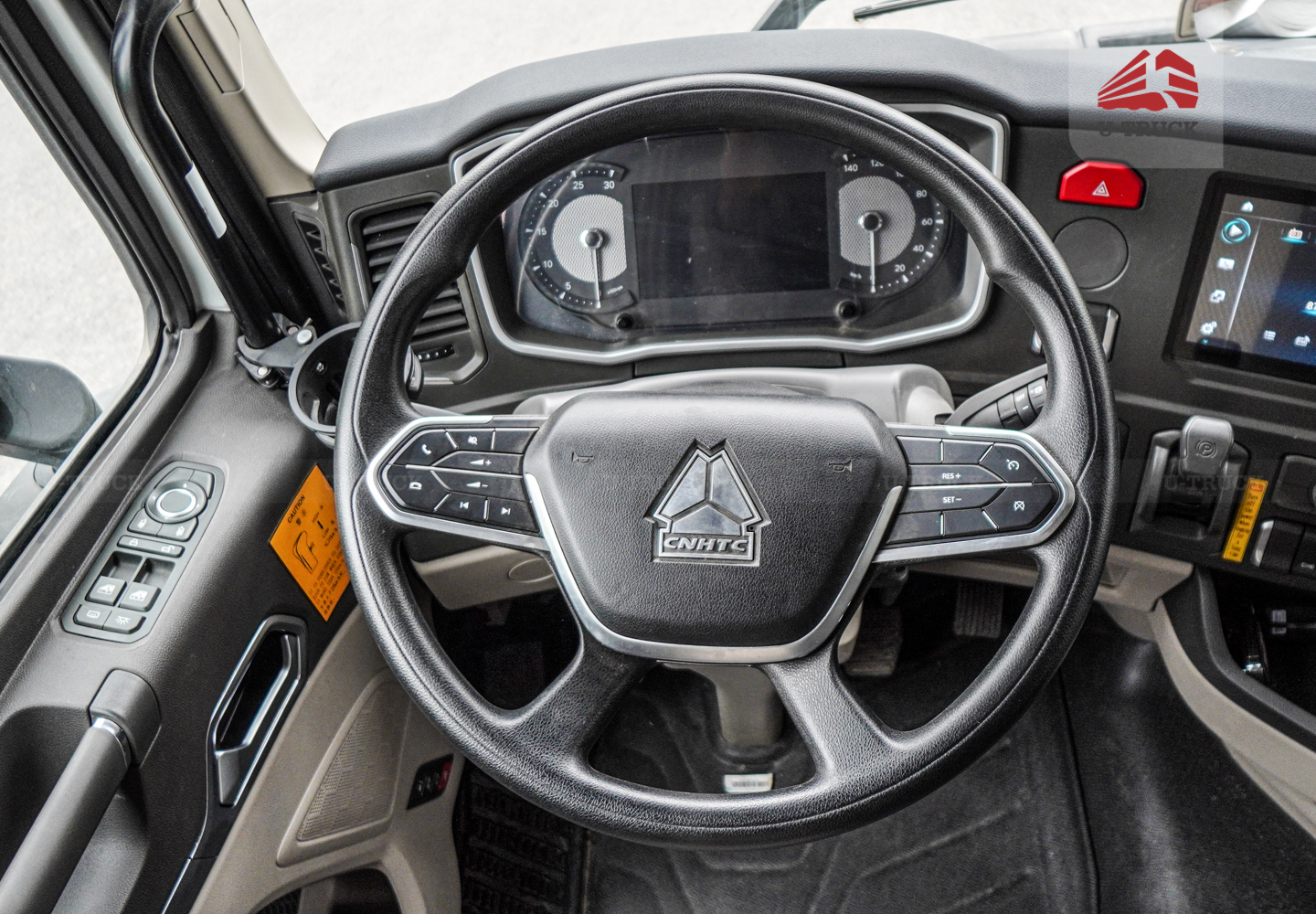 Xe tải thùng HOWO MAX 400 10×4 khung mui 9M7