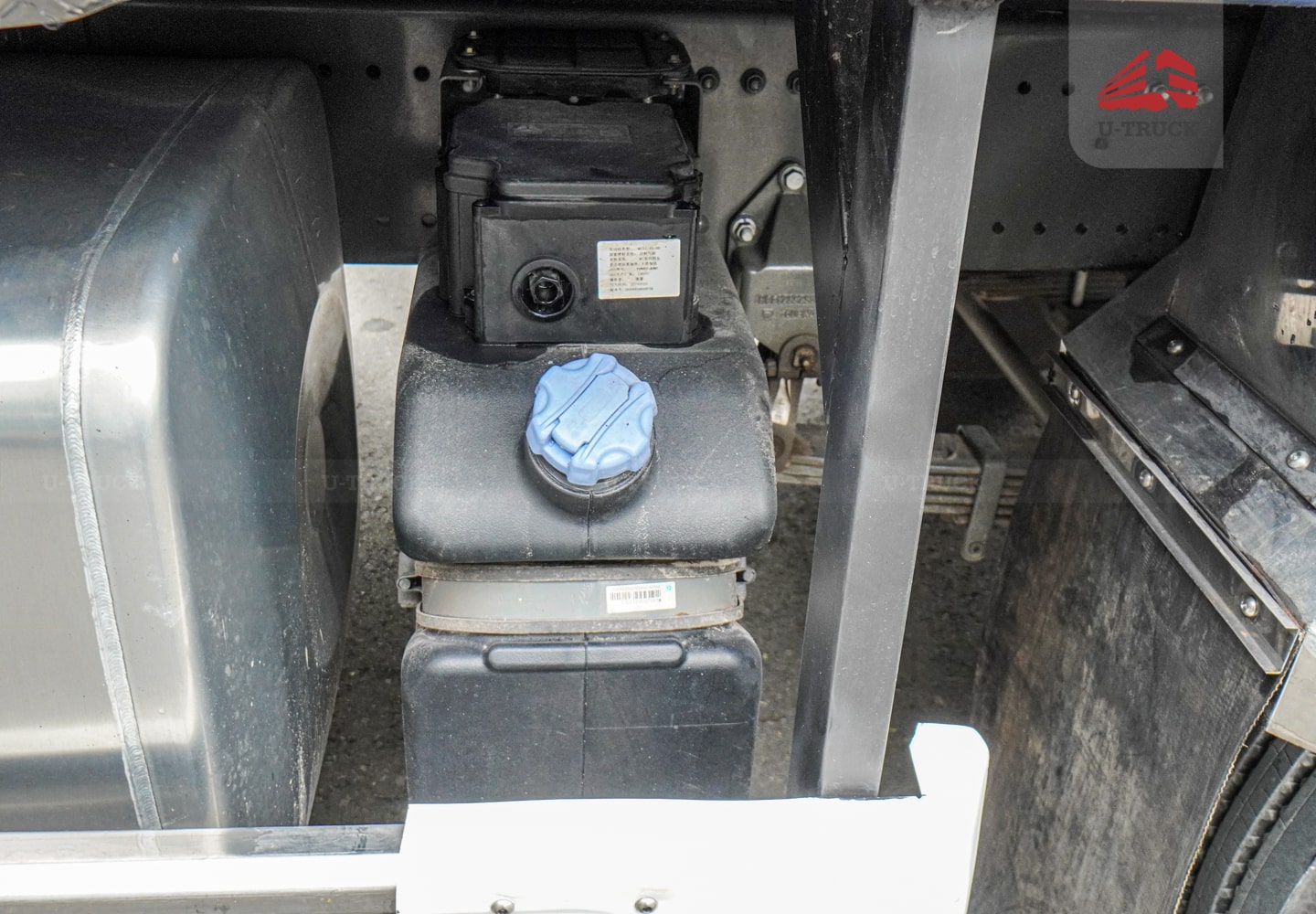 Xe tải thùng HOWO MAX 400 10×4 khung mui 9M7