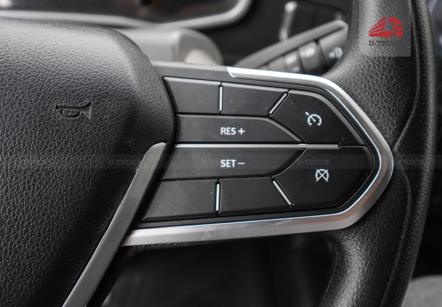 Tải thùng HOWO MAX 400 8×4 khung mui 9M7