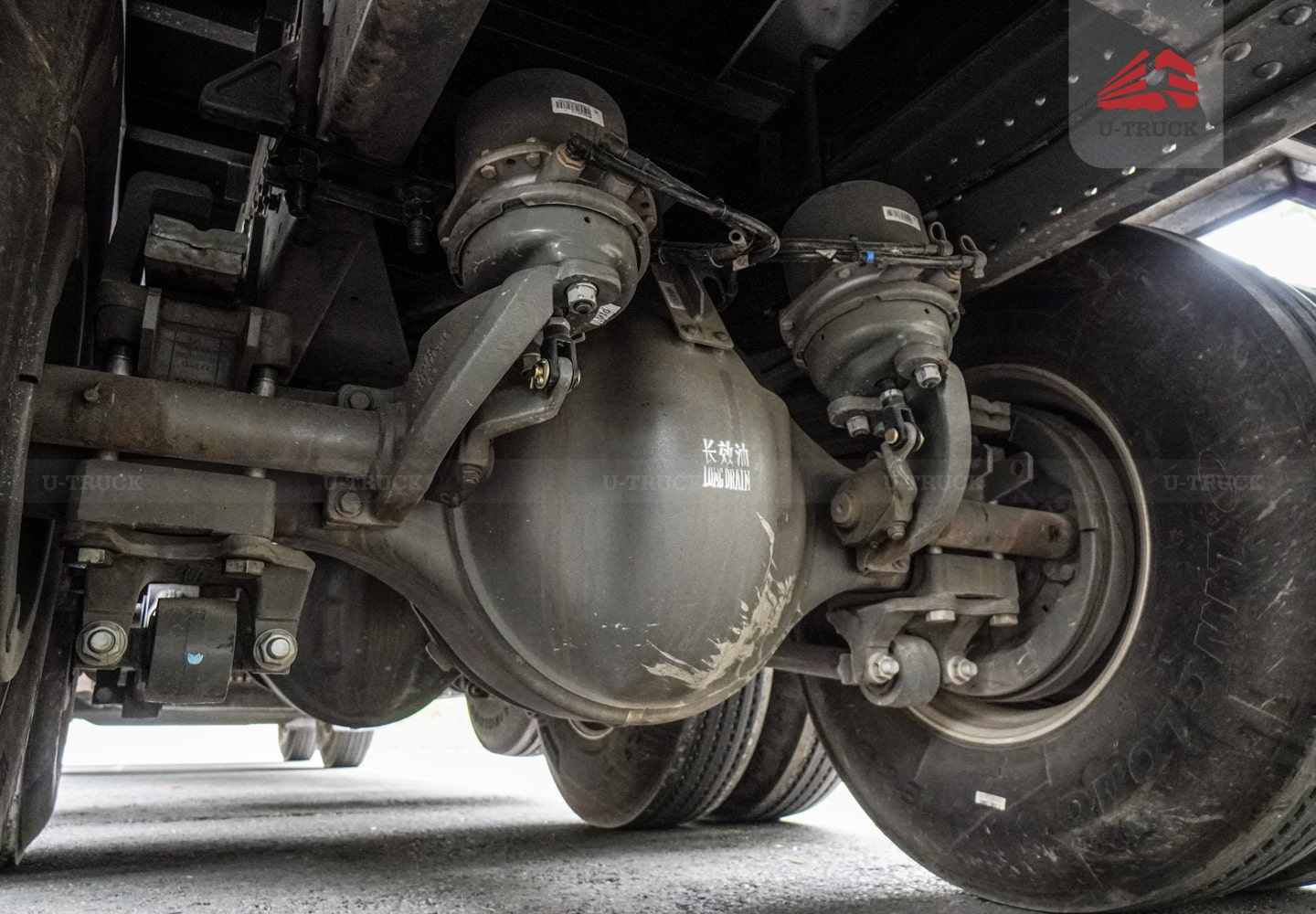 Tải thùng HOWO MAX 400 8×4 khung mui 9M7