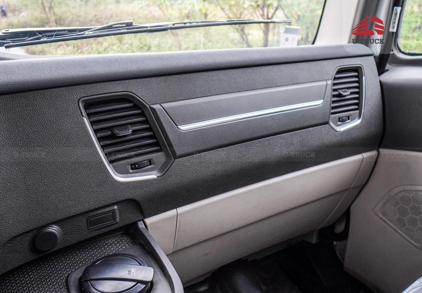 Tải thùng HOWO MAX 400 8×4 khung mui 9M7