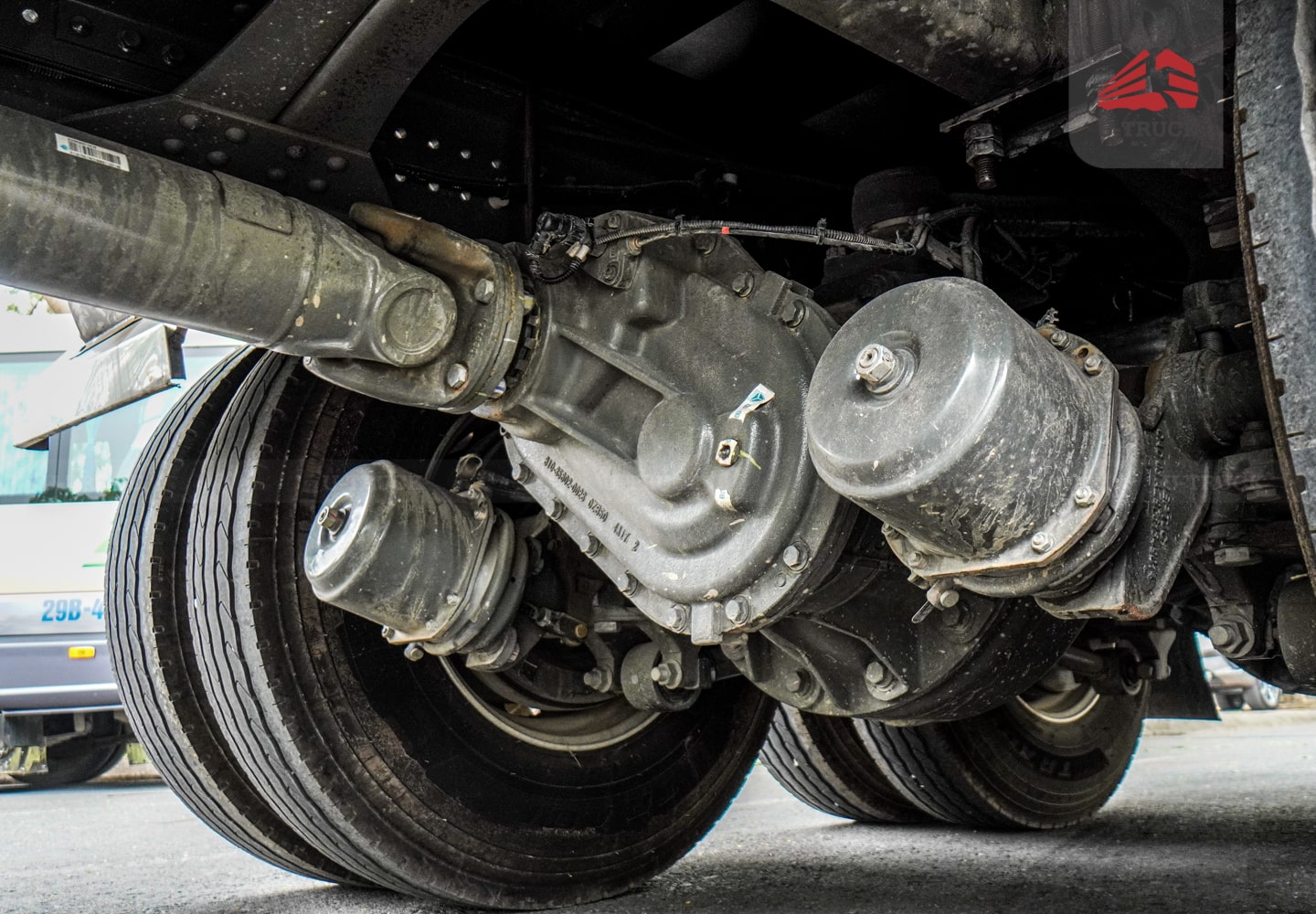 Tải thùng HOWO MAX 400 8×4 khung mui 9M7