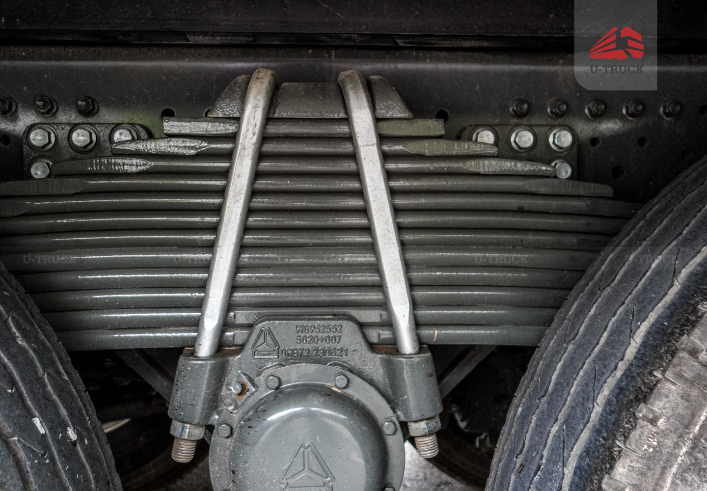 Tải thùng HOWO MAX 400 8×4 khung mui 9M7