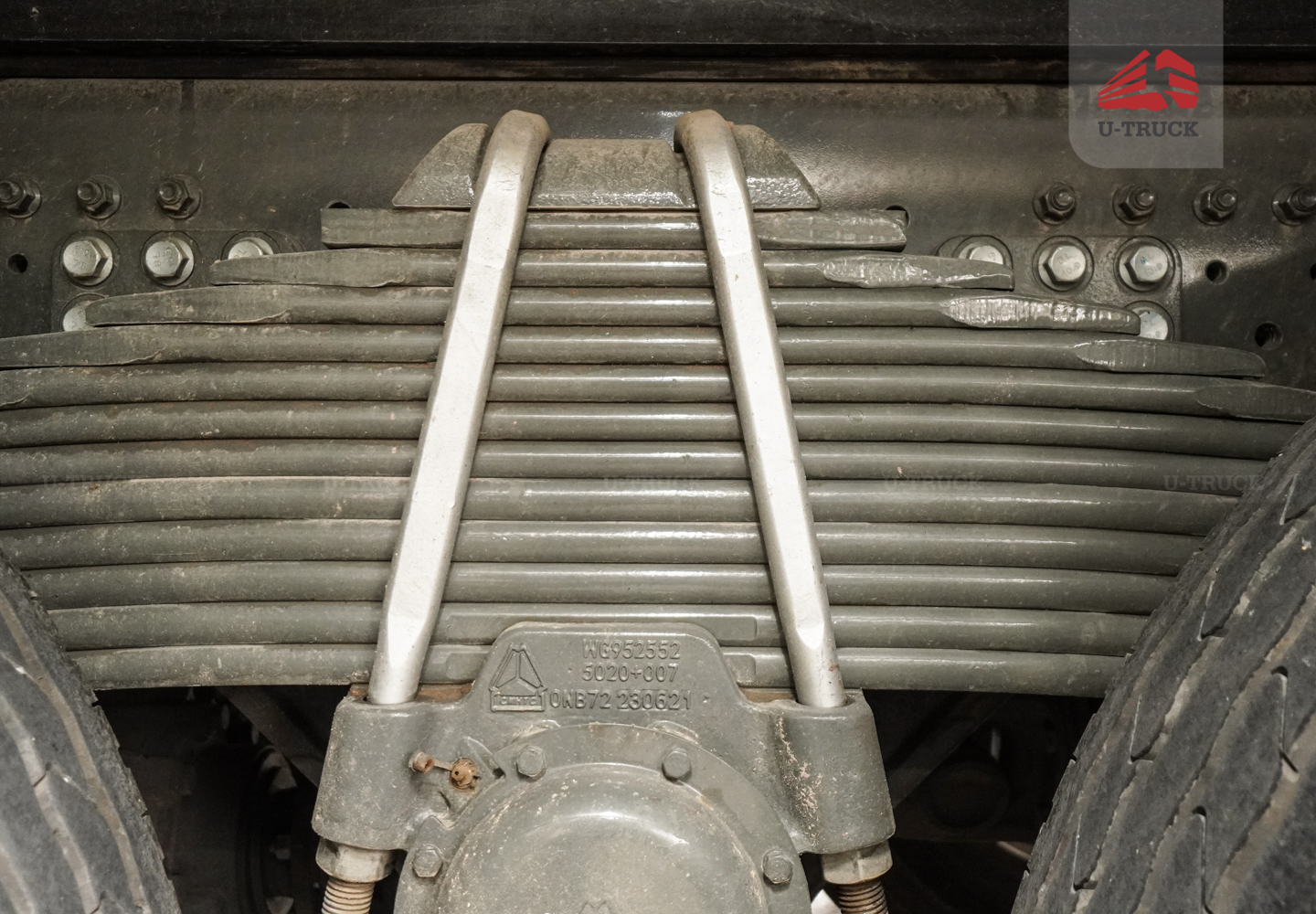 Tải thùng HOWO MAX 400 8×4 khung mui 9M7