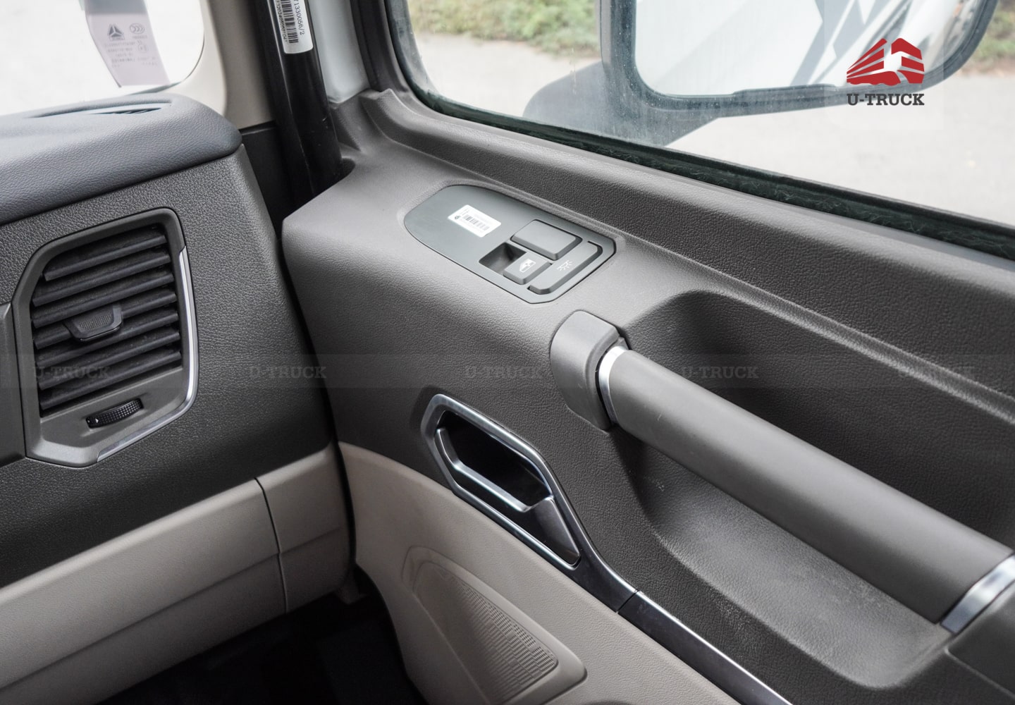 Tải thùng HOWO MAX 400 8×4 khung mui 9M7