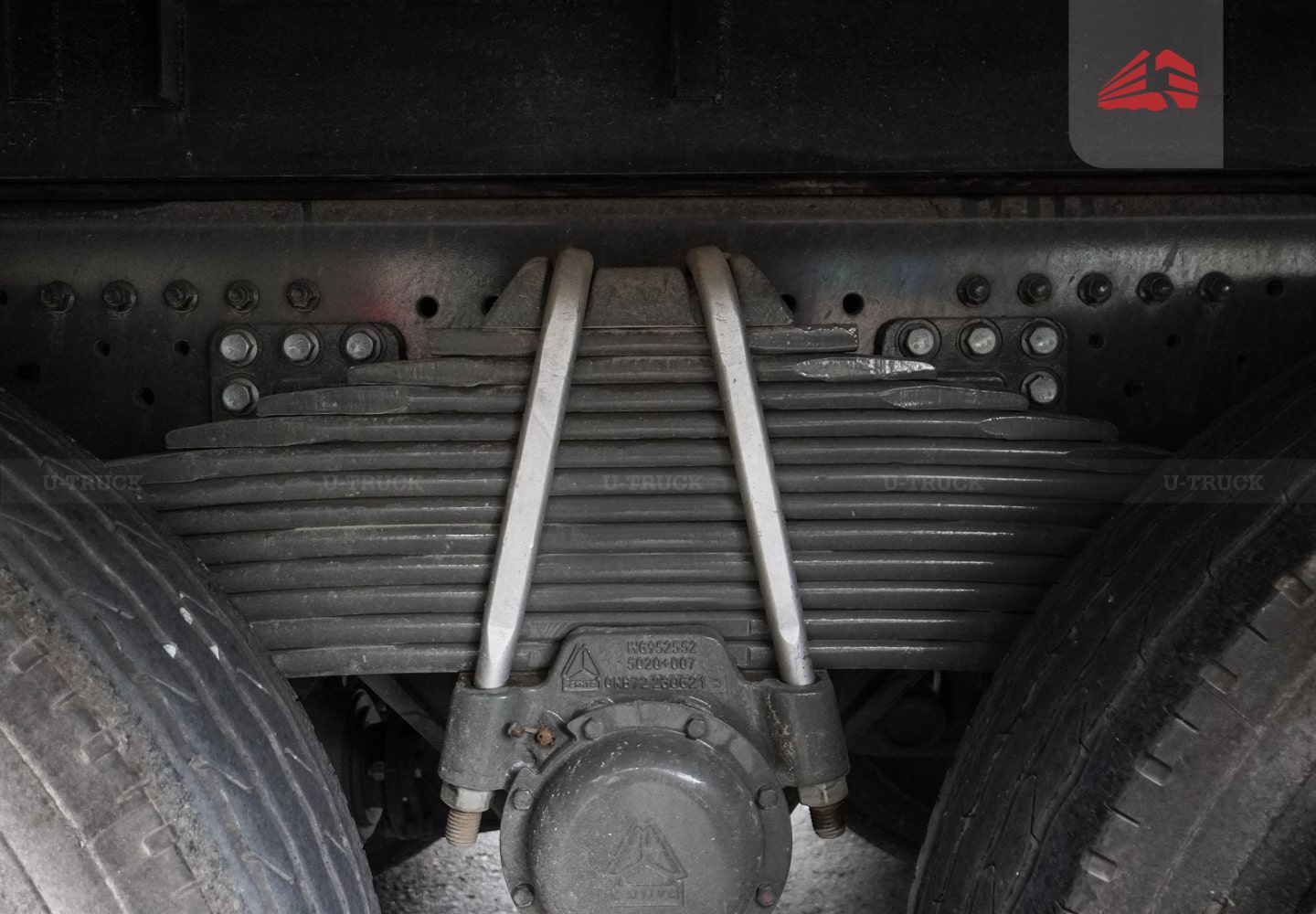 Tải thùng HOWO MAX 400 8×4 khung mui 9M7