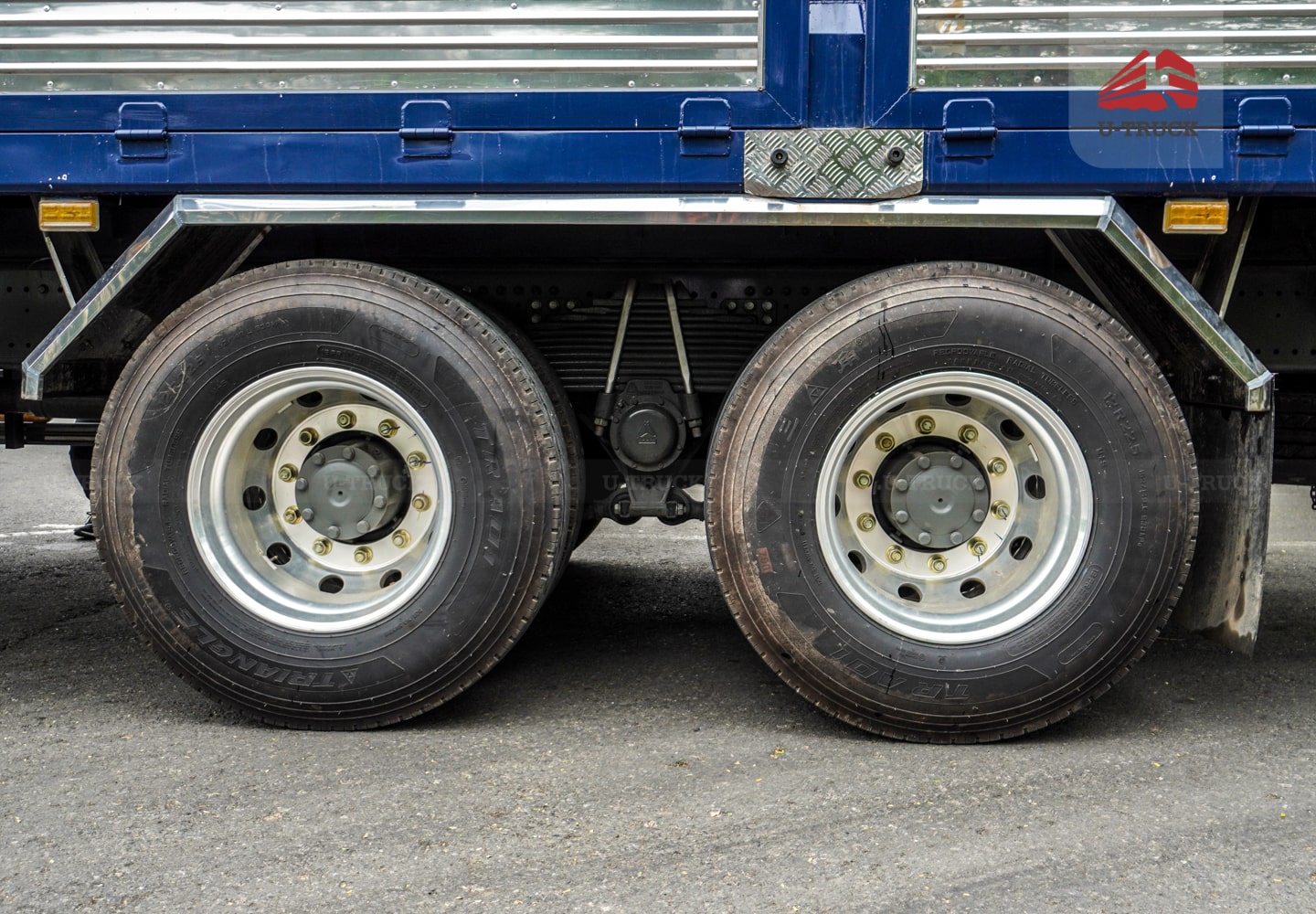 Tải thùng HOWO MAX 400 8×4 khung mui 9M7