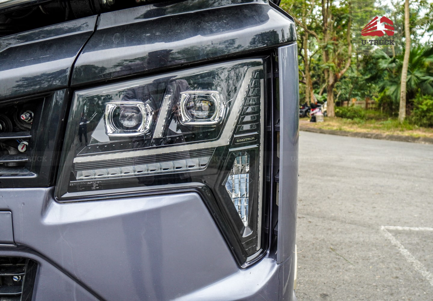 Tải thùng HOWO MAX 400 8×4 khung mui 9M7