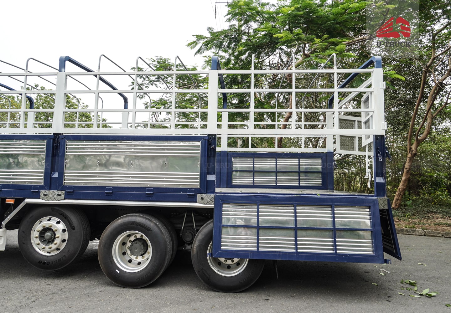 Tải thùng HOWO MAX 400 8×4 khung mui 9M7